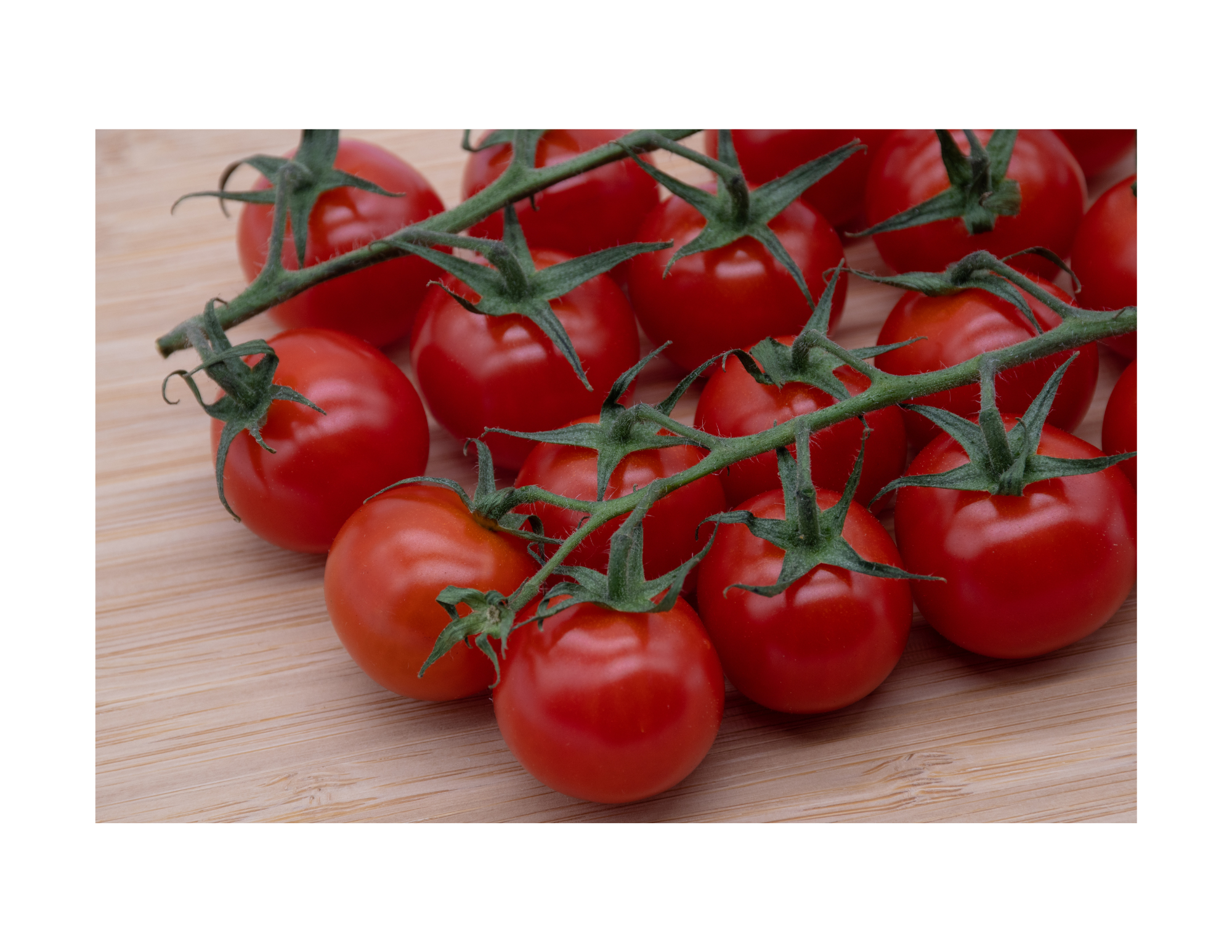 Fresh Cherry Tomato On The Vine 9oz